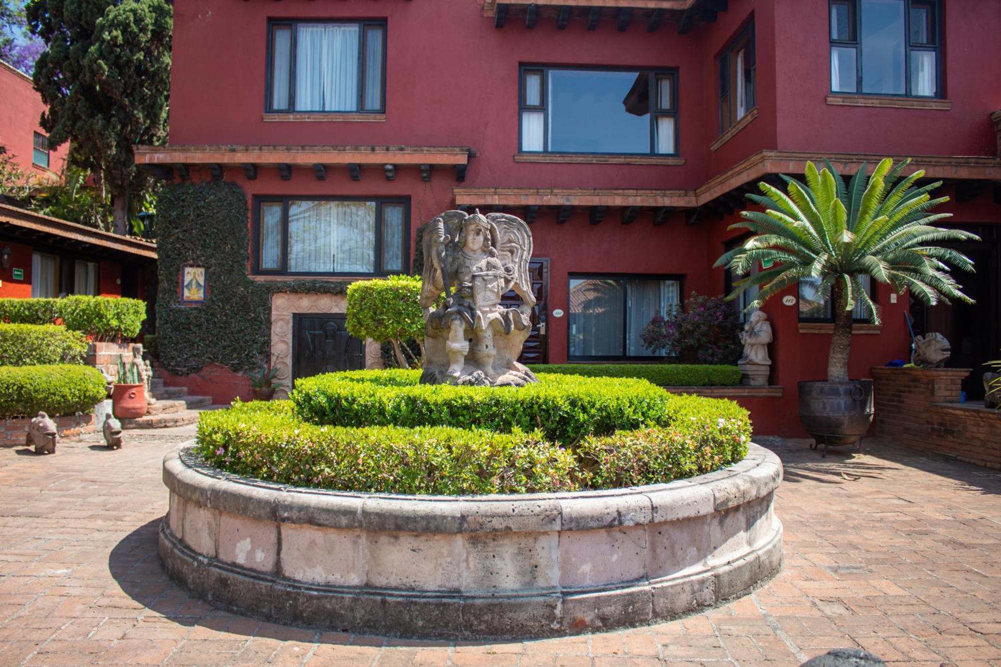 Montana & Hotel Morelia